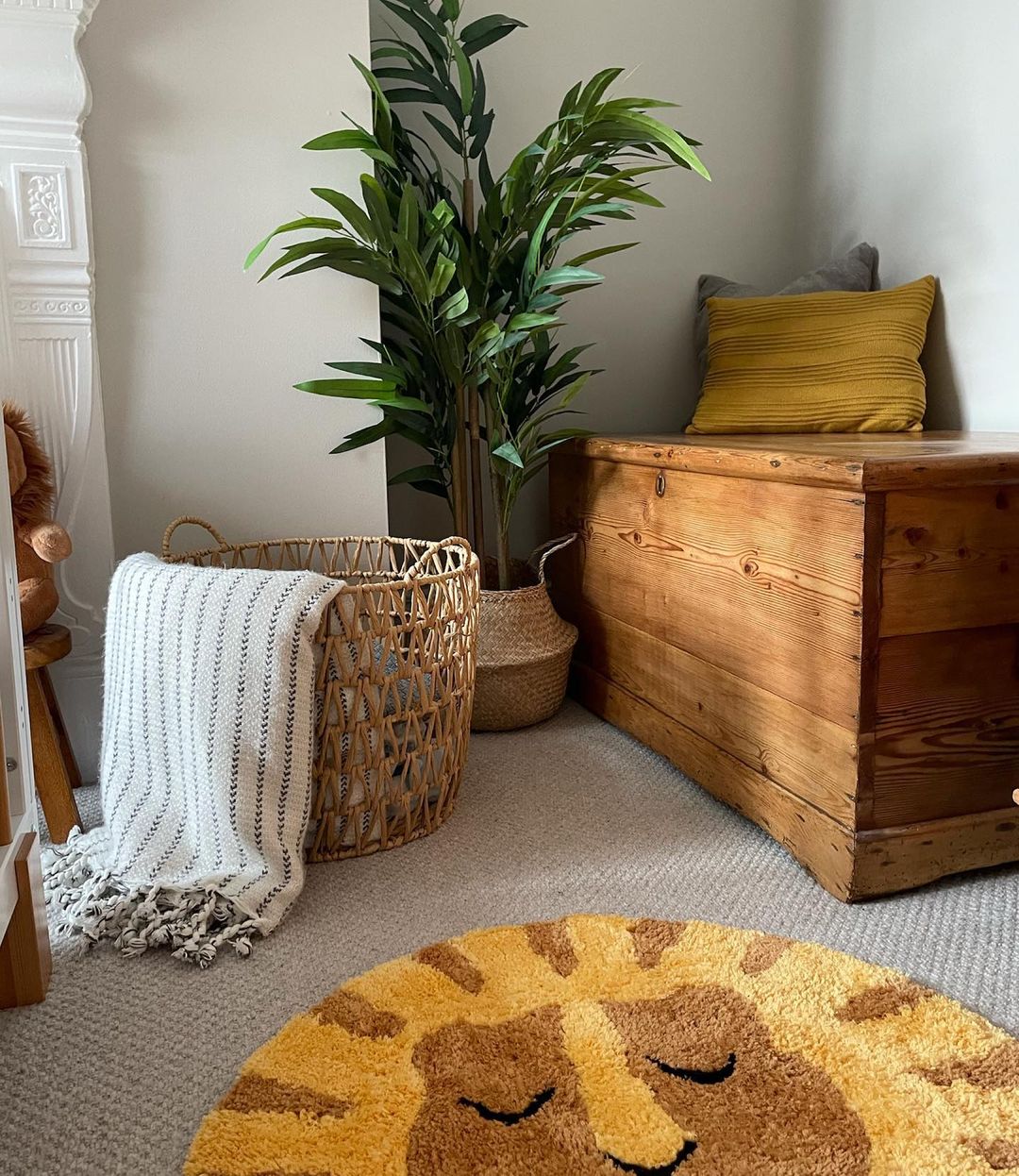 Earthy bedroom greige